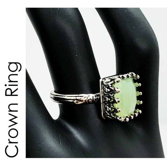 Costume Jewelry Peridot Colored Square Crown Ring - Picture 2 of 7